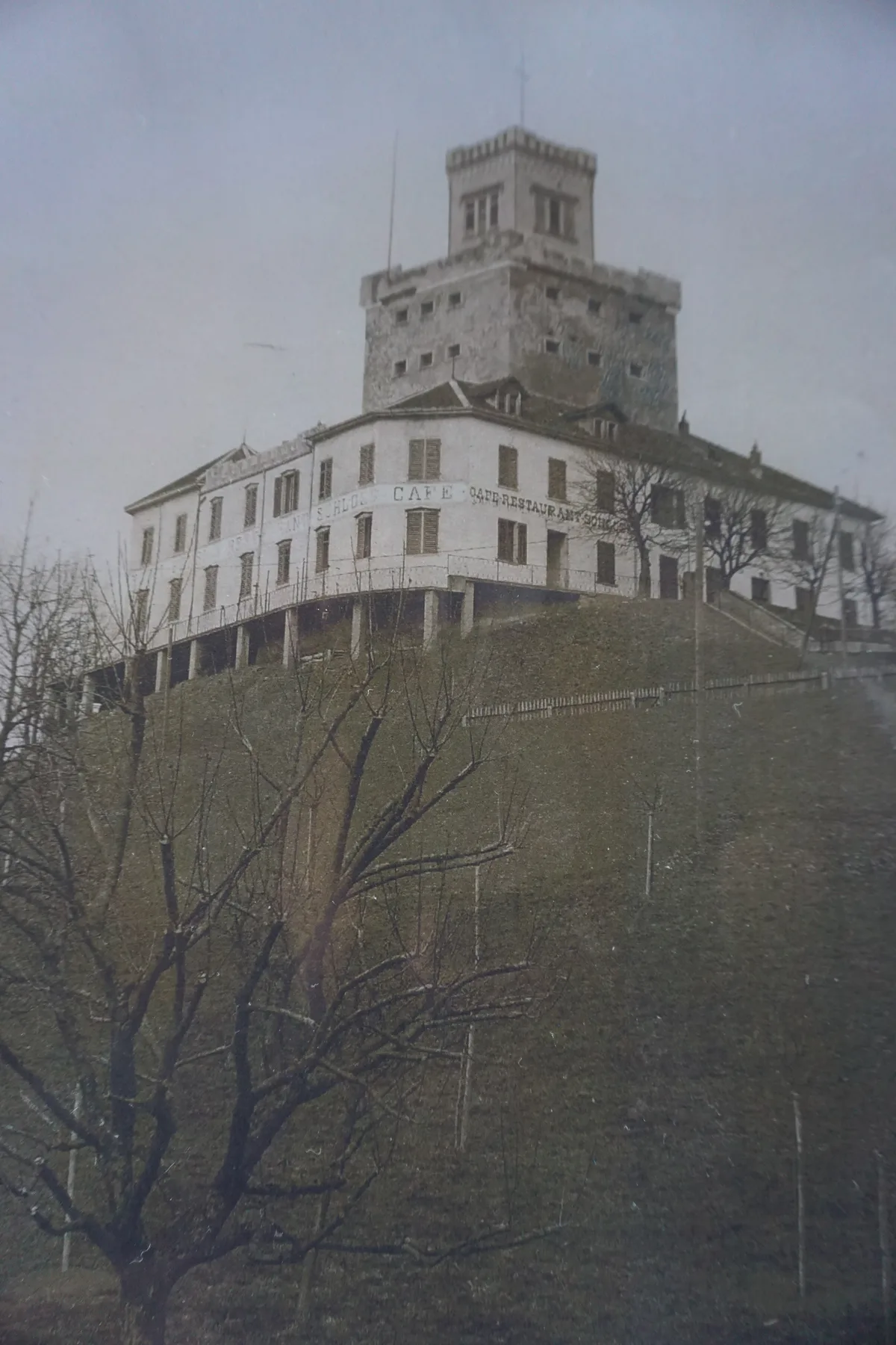 Turm schwarz weiss